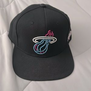 Miami Heat Mitchell & Ness Snapback Hat "Neon Vice" Black